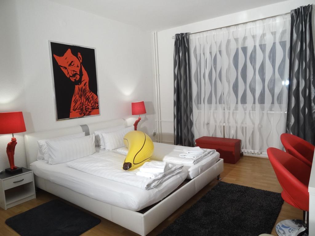 BANANAS BERLIN GAY GUESTHOUSE MEN ONLY BERLIN - ACCOMMODATION FROM €65