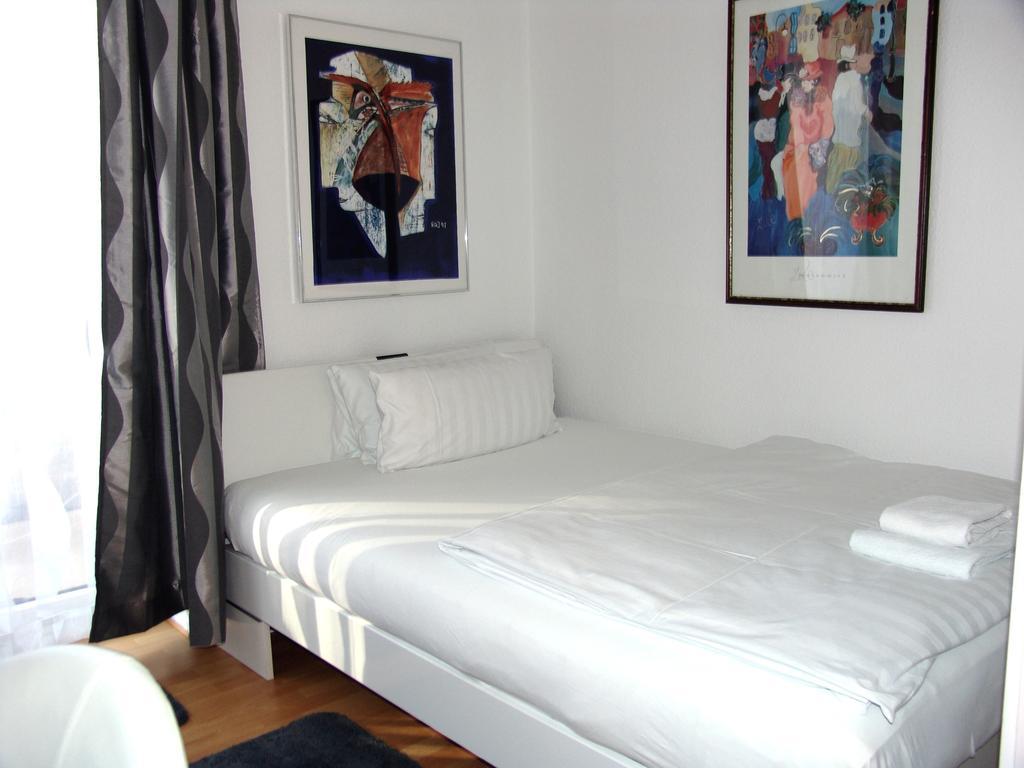 BANANAS BERLIN GAY GUESTHOUSE MEN ONLY BERLIN - ACCOMMODATION FROM €65